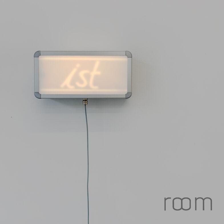 r8m Siniša Lordan Goldfisch ist glücklich